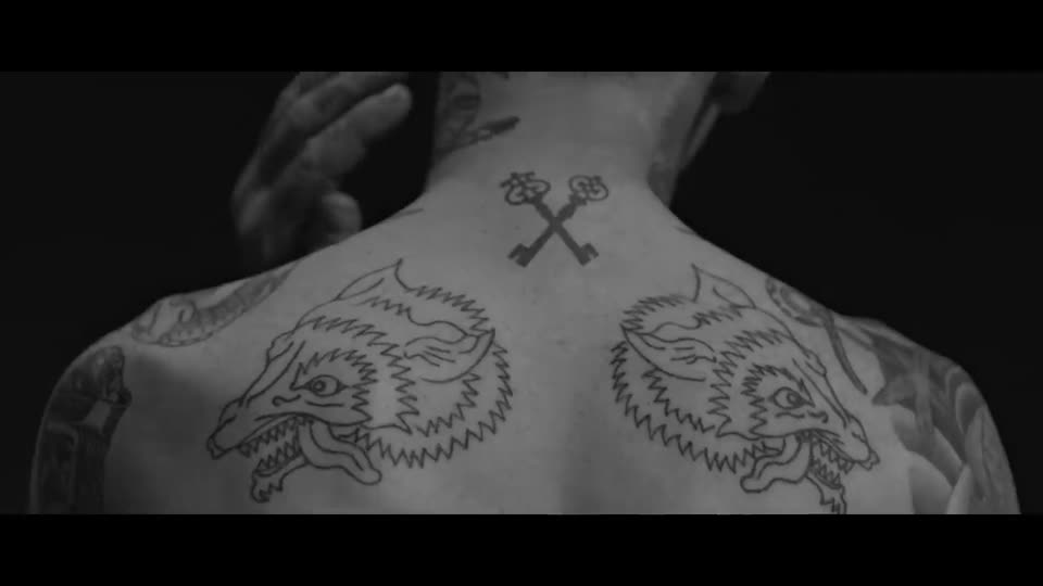 Кадр из клипа «Железо» (Iron)